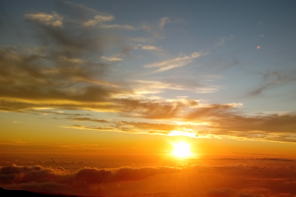 panoramic sunset in La Réunion, with a colourful sky and golden light over a sea of clouds
