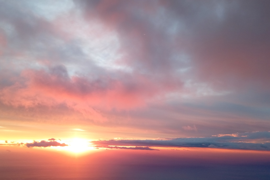 pastel sunset in La Réunion, with a pink sky and soft light above a sea of clouds