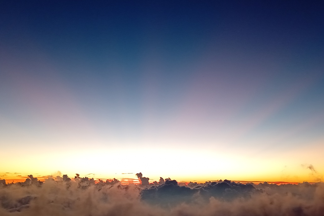 soothing sunset in La Réunion, with a clear sky and soft light above a calm sea of clouds